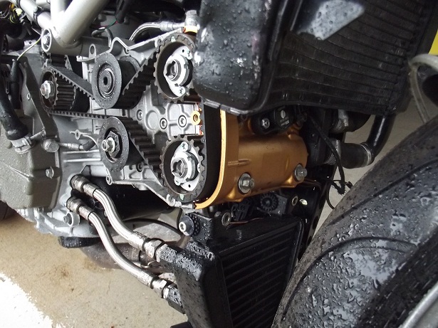 [The horizontal head with the belt covers off of it.]